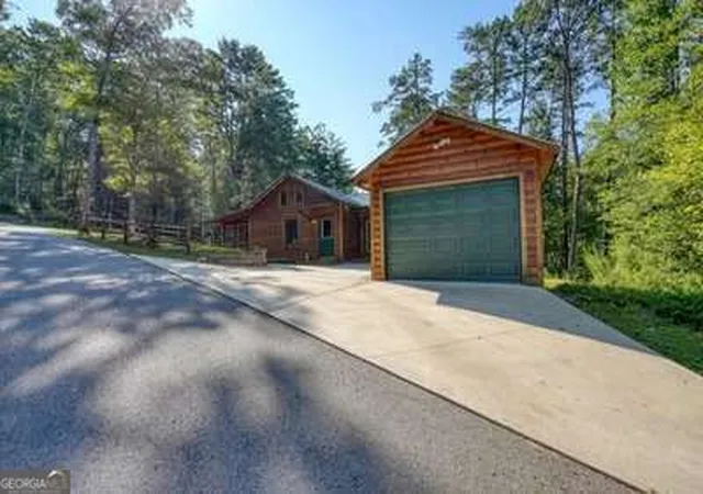 Photo 2 of Single family home for sale at 305 Whispering Hills Rd, Murphy, NC 28906 | MLS# 10840386 | Listing updated on 2026-09-18