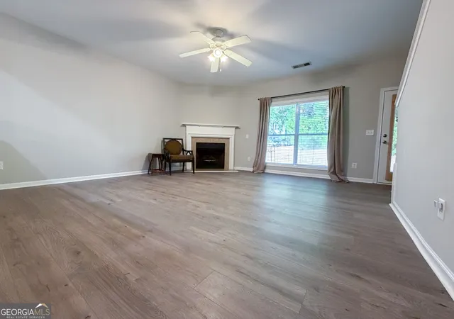 Photo 4 of Townhouse for sale at 2077 Lakeshore Overlook Dr, Kennesaw, GA 30152 | MLS# 10873944 | Listing updated on 2026-10-30