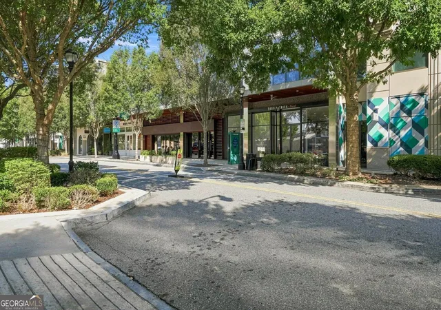 Listing Photo 2 - Condo for sale in building located at 2965 Pharr Ct S Nw, Atlanta, GA 30305 - Unit #UNIT 416