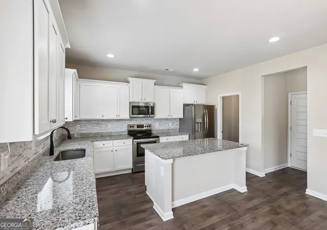 Photo 2 of Single family home for sale at 127 Red Birch Ln, Warner Robins, GA 31093 | MLS# 10715082 | Listing updated on 2026-09-15