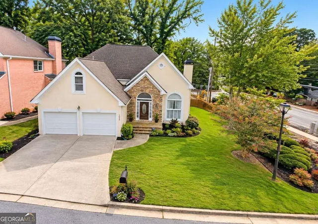 Photo 3 of Single family home for sale at 1033 Spalding Clb Ct, Atlanta, GA 30338 | MLS# 10852996 | Listing updated on 2026-09-30