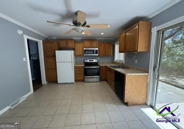 Photo 3 of Single family home for sale at 111 Glendale Ct, Warner Robins, GA 31088 | MLS# 10840707 | Listing updated on 2026-09-18