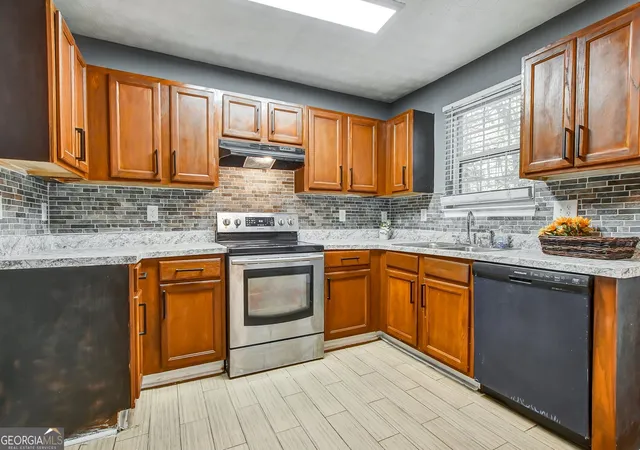 Photo 4 of Single family home for sale at 4251 Chestnut Lake Ave, Lithonia, GA 30038 | MLS# 10838797 | Listing updated on 2026-09-16