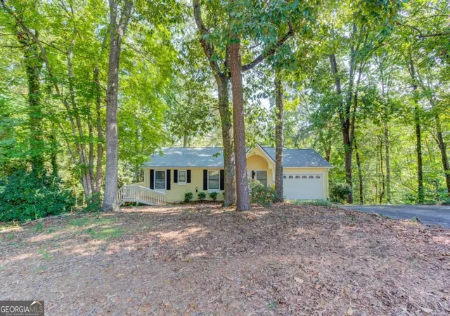 Photo 1 of Single family home for sale at 3629 Lakeview Dr, Gainesville, GA 30501 | MLS# 10841054 | Listing updated on 2026-09-19