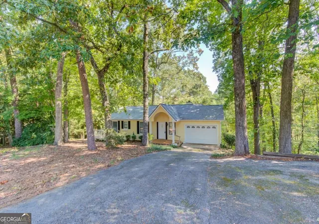 Photo 2 of Single family home for sale at 3629 Lakeview Dr, Gainesville, GA 30501 | MLS# 10841054 | Listing updated on 2026-09-19