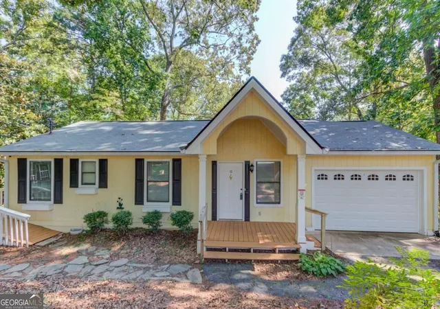 Photo 3 of Single family home for sale at 3629 Lakeview Dr, Gainesville, GA 30501 | MLS# 10841054 | Listing updated on 2026-09-19