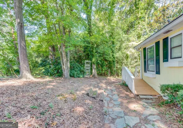 Photo 3 of Single family home for sale at 3629 Lakeview Dr, Gainesville, GA 30501 | MLS# 10841054 | Listing updated on 2026-09-19