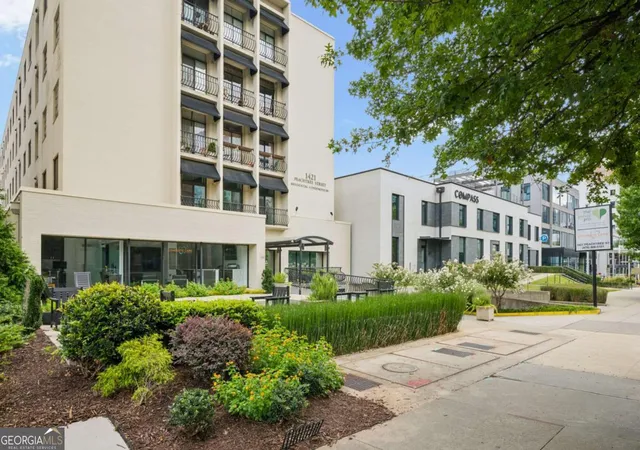 Photo 2 of Condo for sale at 1421 Peachtree St Ne #304, Atlanta, GA 30309 | MLS# 10825158 | Listing updated on 2026-09-11