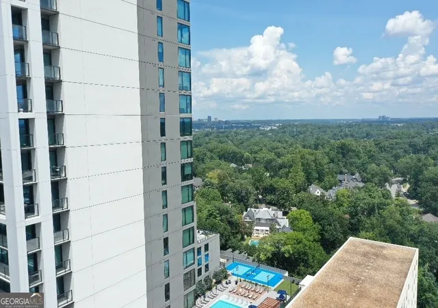 Listing Photo 2 - Condo for sale in building located at 1421 Peachtree St Ne, Atlanta, GA 30309 - Unit #304