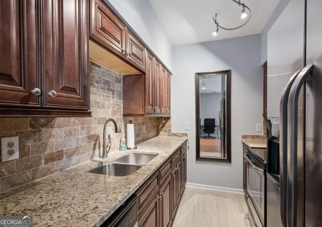 Listing Photo 3 - Condo for sale in building located at 1421 Peachtree St Ne, Atlanta, GA 30309 - Unit #304