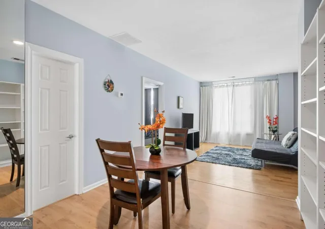 Listing Photo 5 - Condo for sale in building located at 1421 Peachtree St Ne, Atlanta, GA 30309 - Unit #304