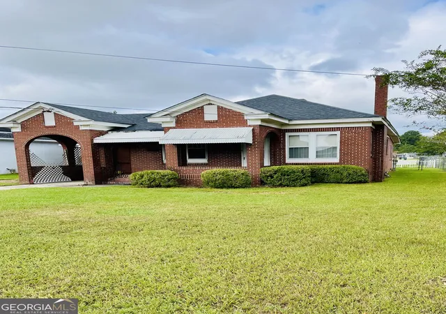 Photo 1 of Single family home for sale at 6 N Spring St, Claxton, GA 30417 | MLS# 10851694 | Listing updated on 2026-10-07