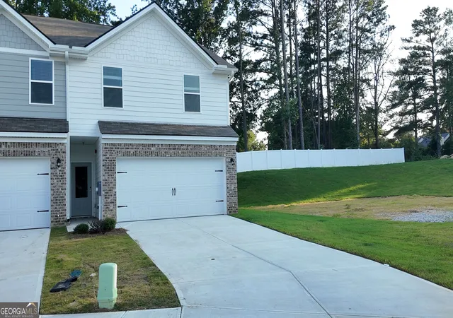 Townhouse for sale at 5455 Biltmore Dr, Atlanta, GA 30349 | MLS# 10838872