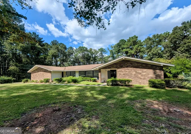 Photo 3 of Single family home for sale at 25 Golf Club Cir, Statesboro, GA 30458 | MLS# 10771516 | Listing updated on 2026-09-24