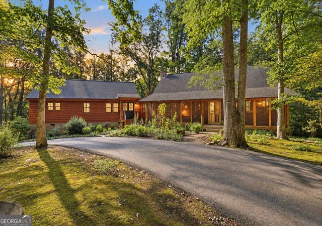 Photo 1 of Single family home for sale at 282 Jarrett Manor Ests Rd, Toccoa, GA 30577 | MLS# 10843984 | Listing updated on 2026-09-12