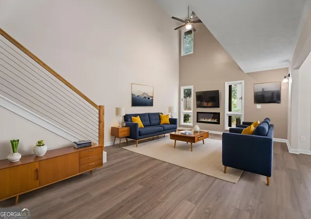 Photo 3 of Sale Pending at 915 Cedar Crk S, Marietta, GA 30067 | MLS# 10852338 | Listing updated on 2026-10-07