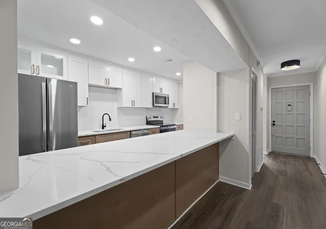 Listing Photo 5 - Condo for sale in building located at 915 Cedar Creek S, Marietta, GA 30067