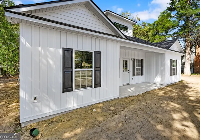 Photo 3 of Single family home for sale at 387 Barrow Ave, Pelham, GA 31779 | MLS# 10880114 | Listing updated on 2026-10-29