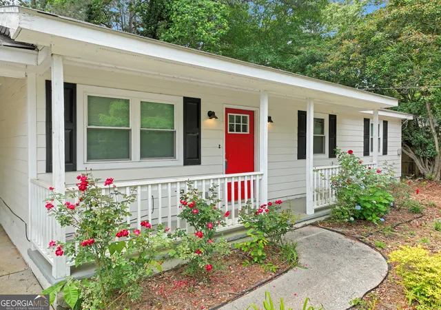 Photo 2 of Single family home for sale at 675 Lakeridge Dr, Conyers, GA 30094 | MLS# 10851831 | Listing updated on 2026-10-07