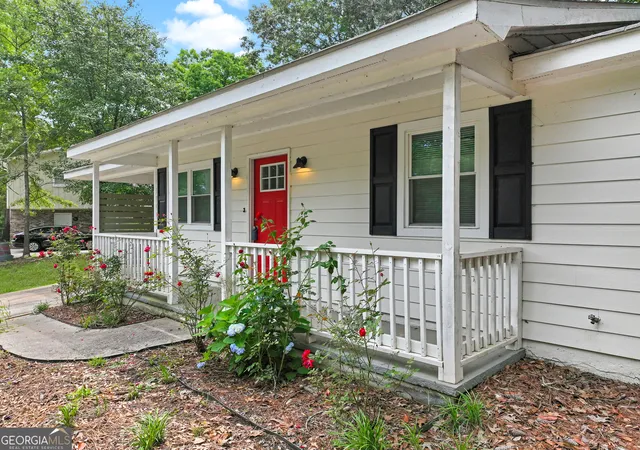 Photo 3 of Single family home for sale at 675 Lakeridge Dr, Conyers, GA 30094 | MLS# 10851831 | Listing updated on 2026-10-07