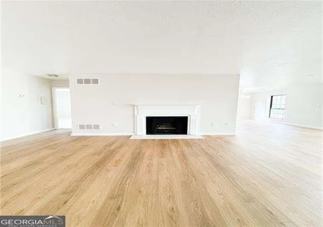 Photo 3 of Condo for sale at 4113 Pine Hts Dr NE, Atlanta, GA 30324 | MLS# 10840655 | Listing updated on 2026-09-18