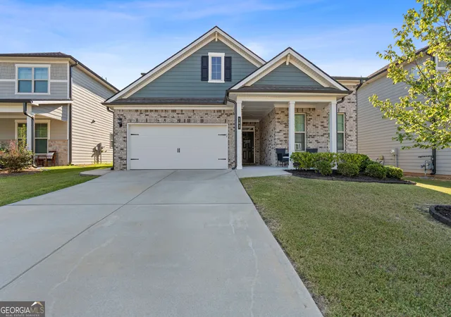 Photo 3 of Single family home for sale at 103 Vivian Ln, Peachtree City, GA 30269 | MLS# 10835910 | Listing updated on 2026-10-01