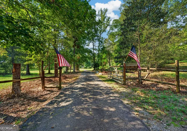 Photo 2 of Single family home for sale at 6204 Davis Rd, Macon, GA 31217 | MLS# 10879916 | Listing updated on 2026-10-29
