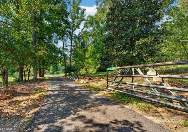 Photo 3 of Single family home for sale at 6204 Davis Rd, Macon, GA 31217 | MLS# 10879916 | Listing updated on 2026-10-29