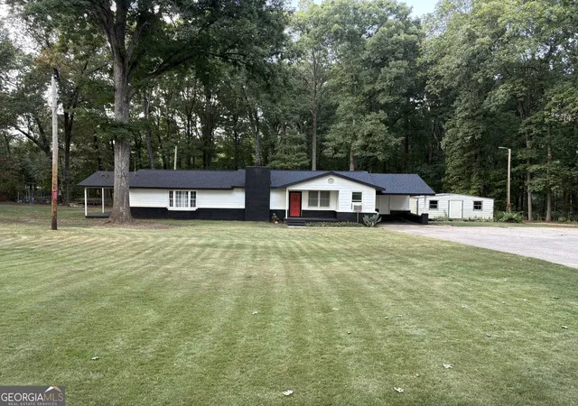 Photo 1 of Sale Pending at 326 Eichelberger Dr, Lagrange, GA 30241 | MLS# 10850126 | Listing updated on 2026-10-04