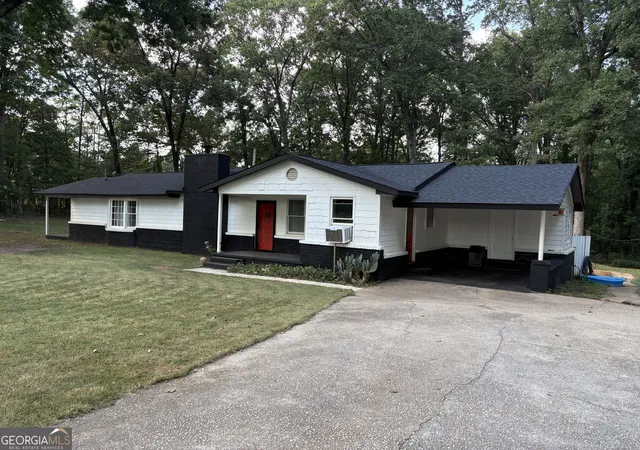 Photo 2 of Sale Pending at 326 Eichelberger Dr, Lagrange, GA 30241 | MLS# 10850126 | Listing updated on 2026-10-04