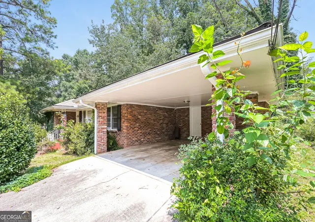 Photo 2 of Single family home for sale at 3136 Gay Dr, Decatur, GA 30032 | MLS# 10838264 | Listing updated on 2026-10-05