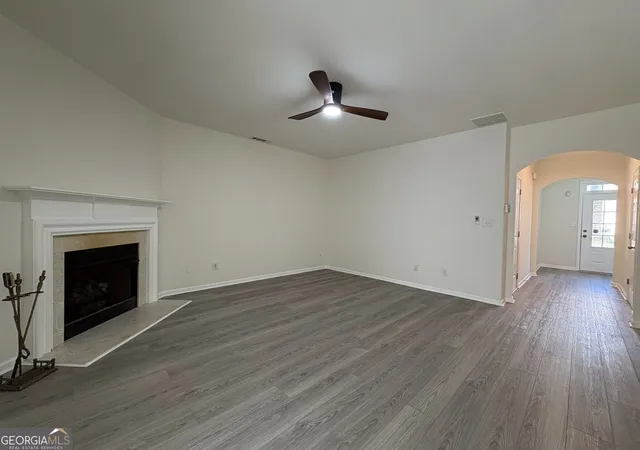 Listing Photo 4 - Condo for sale in building located at 2193 Executive Dr, Duluth, GA 30096