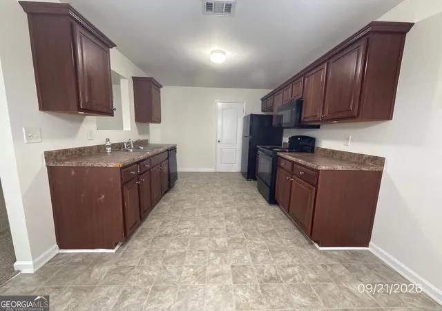 Photo 4 of Single family home for sale at 1095 Mcconaughy Ct, Mcdonough, GA 30253 | MLS# 10852444 | Listing updated on 2026-10-08