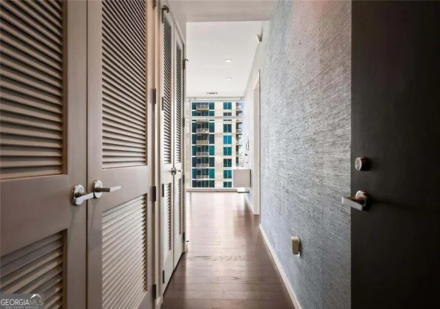 Listing Photo 5 - Condo for sale in building located at 45 Ivan Allen Jr Blvd Nw, Atlanta, GA 30308 - Unit #1808