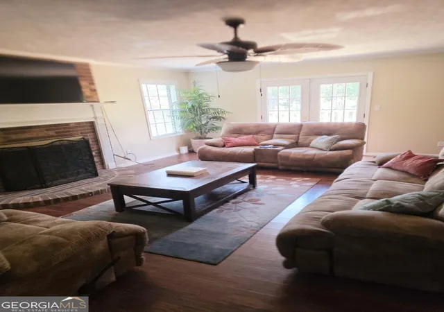 Photo 3 of Single family home for sale at 185 Veal St, Swainsboro, GA 30401 | MLS# 10789263 | Listing updated on 2026-09-22
