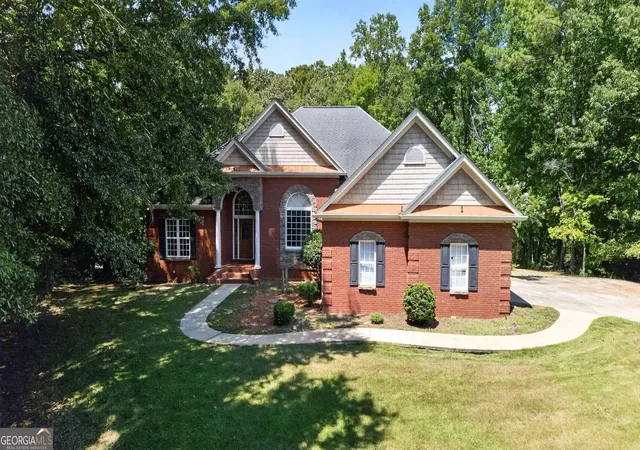 Photo 1 of Sale Pending at 4002 White Oak Ln, Lagrange, GA 30240 | MLS# 10832633 | Listing updated on 2026-09-23