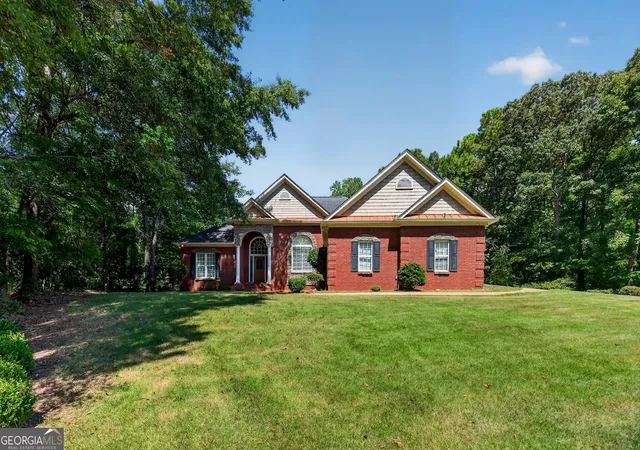 Photo 2 of Sale Pending at 4002 White Oak Ln, Lagrange, GA 30240 | MLS# 10832633 | Listing updated on 2026-09-23