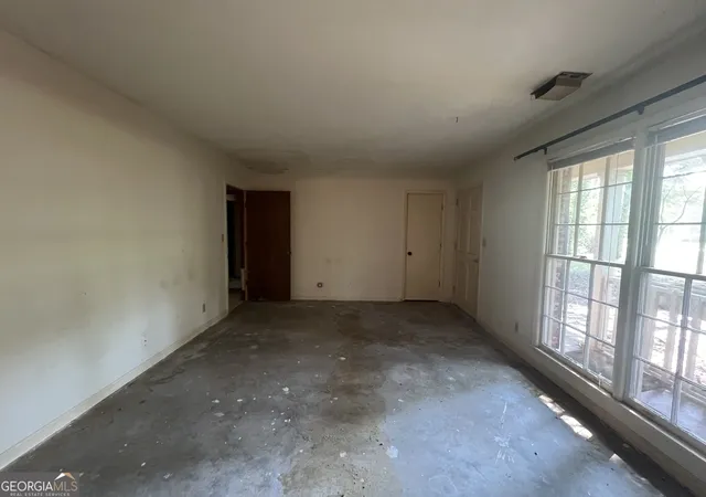 Photo 2 of Sale Pending at 404 Debra Dr, Lagrange, GA 30240 | MLS# 10840678 | Listing updated on 2026-09-14