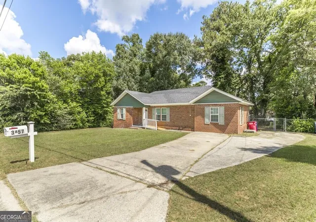 Photo 2 of Single family home for sale at 3857 Gadson Dr, Macon, GA 31204 | MLS# 10837955 | Listing updated on 2026-09-20