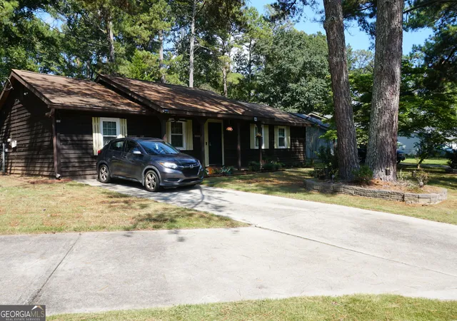Photo 2 of Single family home for sale at 8898 Gatewood Cirlce, Jonesboro, GA 30238 | MLS# 10852861 | Listing updated on 2026-10-08