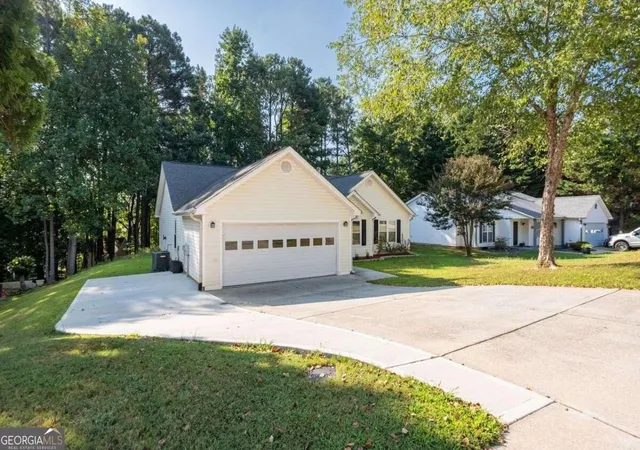 Photo 3 of Single family home for sale at 2670 Fort Apachee Trl, Dacula, GA 30019 | MLS# 10847333 | Listing updated on 2026-10-10