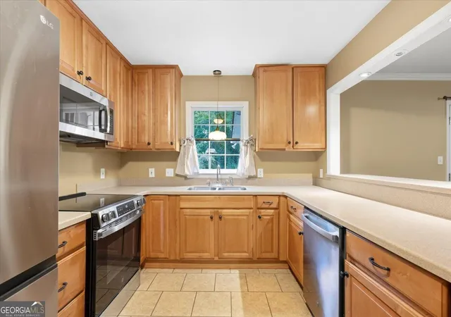Photo 2 of Sale Pending at 4895 Guerry Dr, Macon, GA 31210 | MLS# 10848723 | Listing updated on 2026-09-22