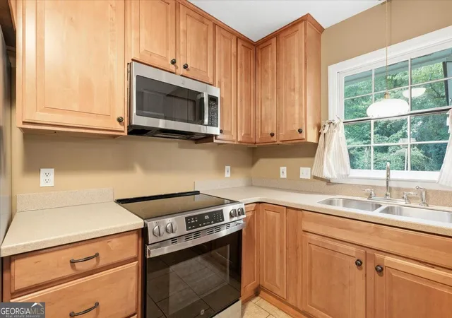 Photo 3 of Sale Pending at 4895 Guerry Dr, Macon, GA 31210 | MLS# 10848723 | Listing updated on 2026-09-22