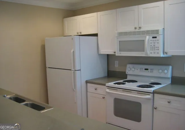 Listing Photo 1 - Condo for sale in building located at 1035 Barnett Shls Rd, Athens, GA 30605 - Unit #458