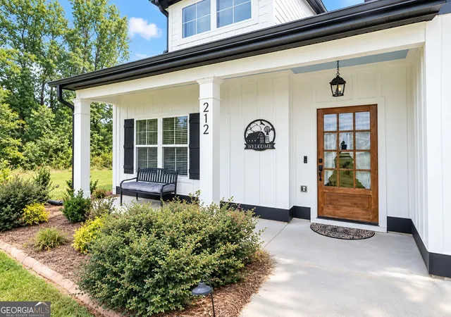 Photo 1 of Single family home for sale at 212 Live Oak Ln, Comer, GA 30629 | MLS# 10835724 | Listing updated on 2026-10-28