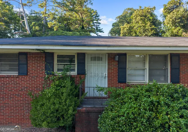 Photo 3 of Single family home for sale at 506 Pineridge Dr, Forest Park, GA 30297 | MLS# 10833680 | Listing updated on 2026-09-11
