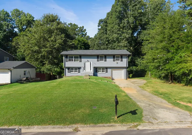 Photo 1 of Single family home for sale at 10555 Thrasher Rd, Jonesboro, GA 30238 | MLS# 10838334 | Listing updated on 2026-09-23