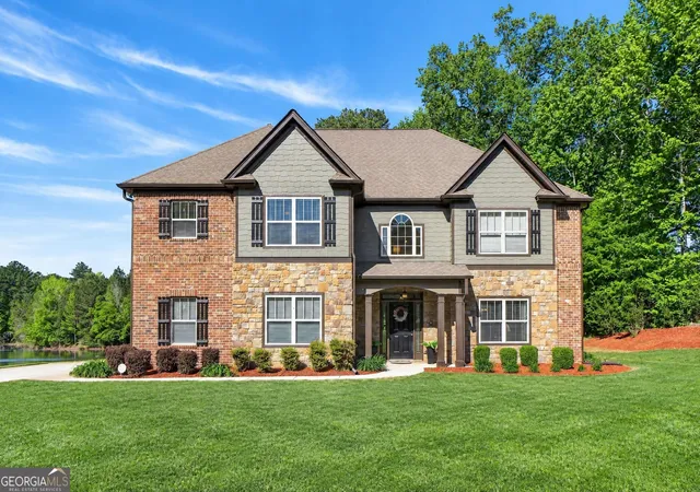 Photo 2 of Single family home for sale at 3 Westwood Lake Dr, Newnan, GA 30263 | MLS# 10853581 | Listing updated on 2026-10-09