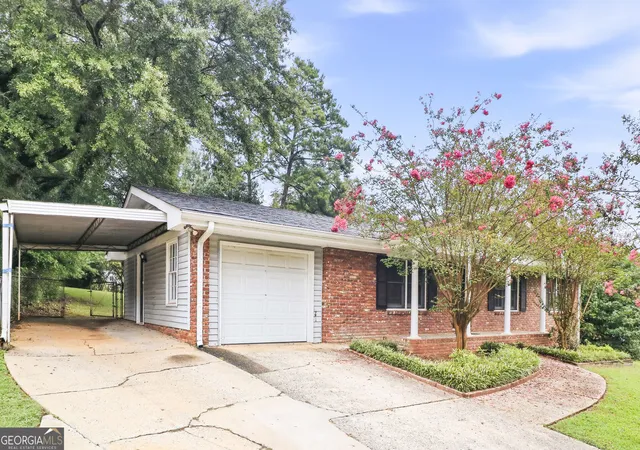 Photo 2 of Single family home for sale at 2321 Hollyridge Dr Sw, Marietta, GA 30060 | MLS# 10841943 | Listing updated on 2026-09-08