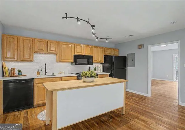 Listing Photo 4 - Condo for sale in building located at 317 8th St NE, Atlanta, GA 30309 - Unit #7
